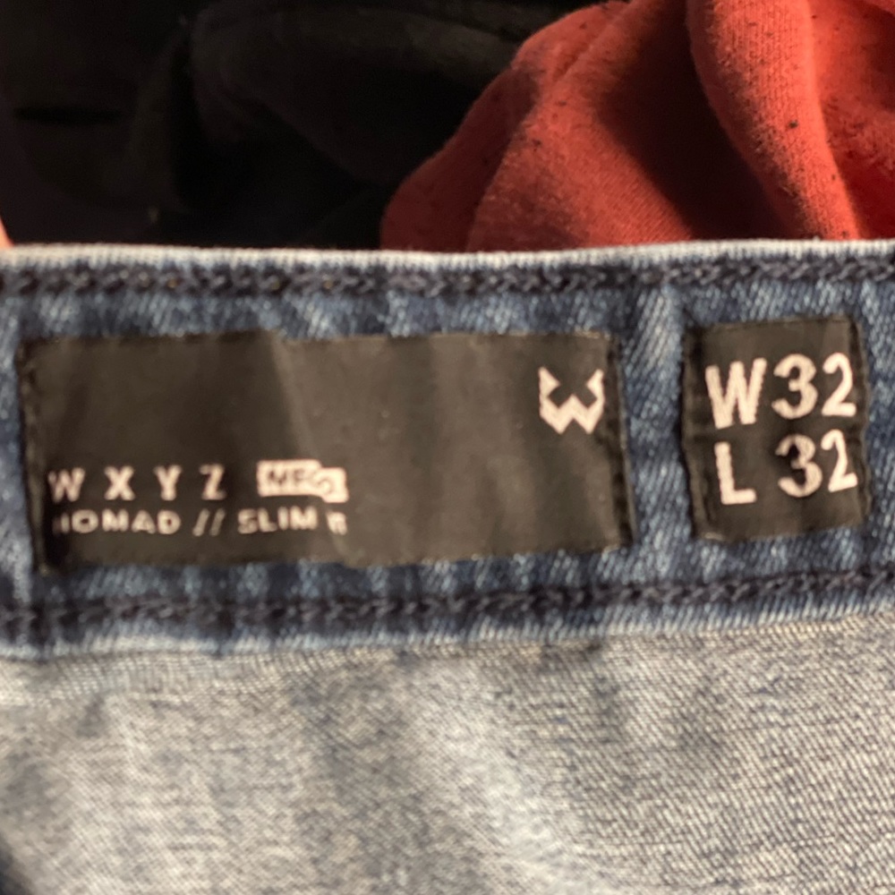 Mens Size 32X32 ripped jeans, slim